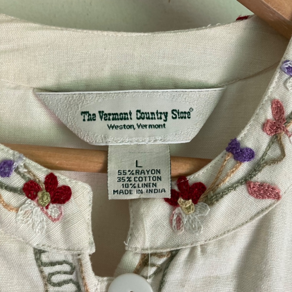 New The Vermont country store women’s embroidered top with flaws - Picture 2 of 9